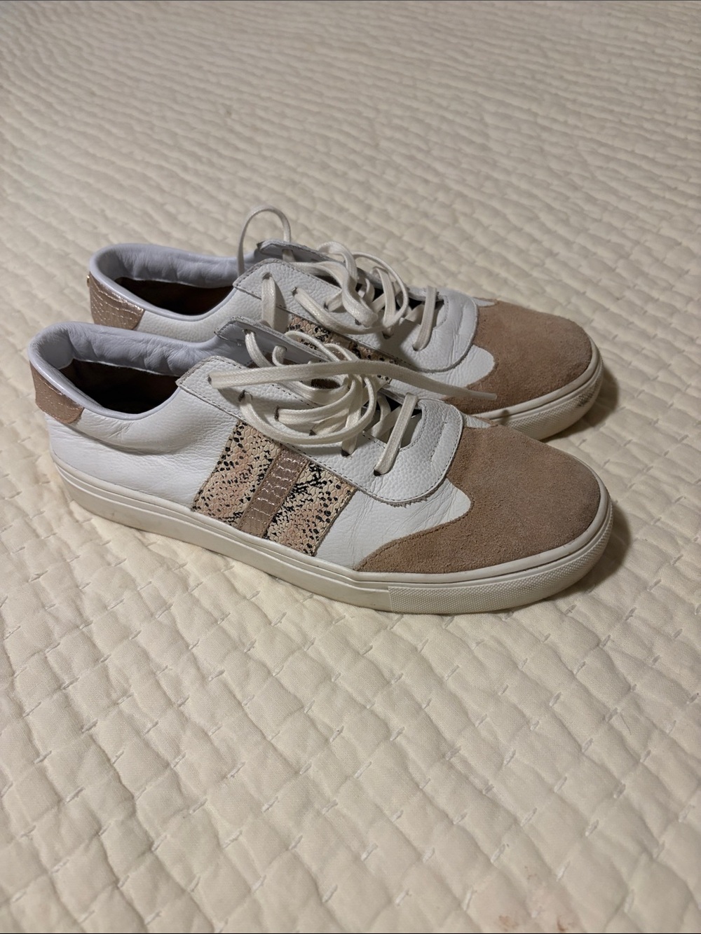 Kaanas White & Taupe Suede-Accent Low-Top Sneakers